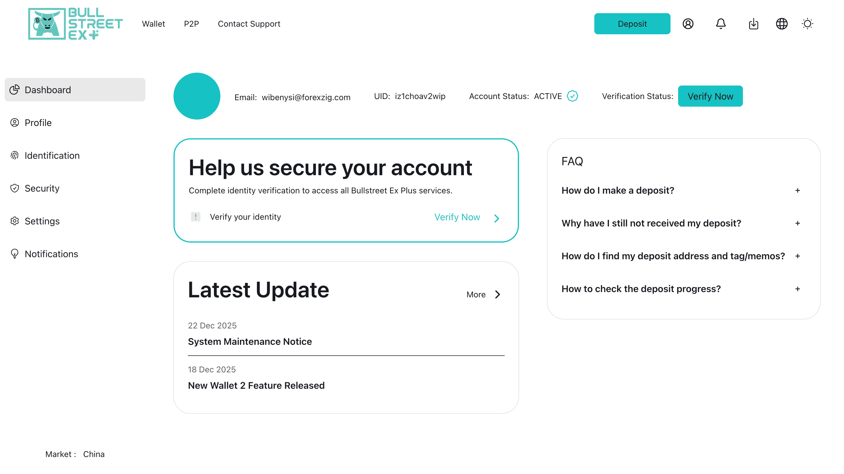 Main trading dashboard with multi-chart view